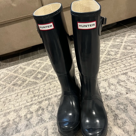 Woman's size 7 rain boots - Picture 6 of 9